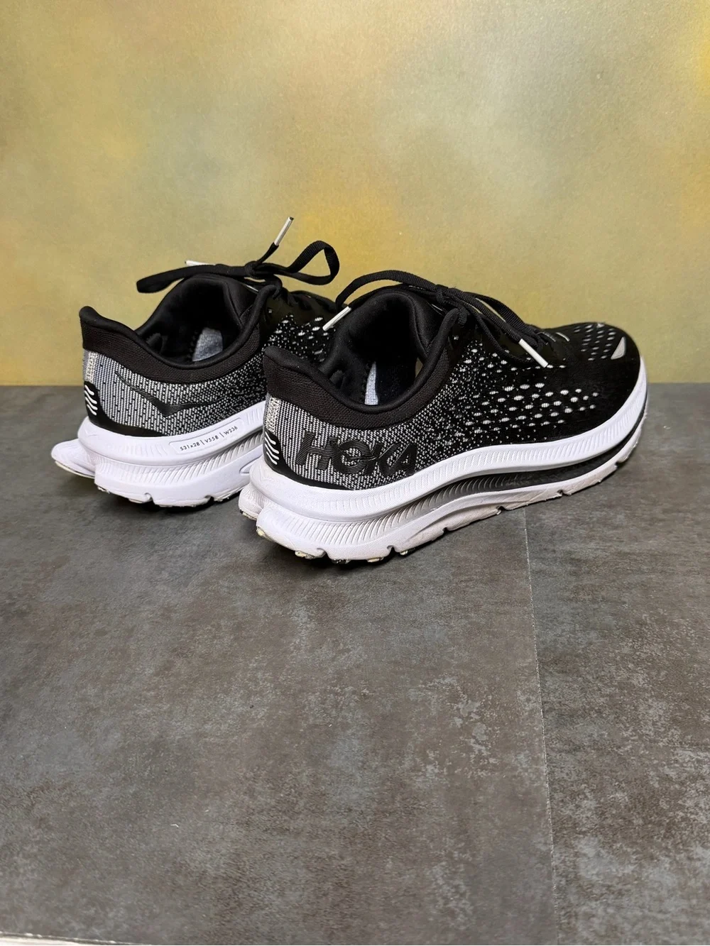 Hoka One One Kawana Women's Black/White Running Shoes Size 8.5B